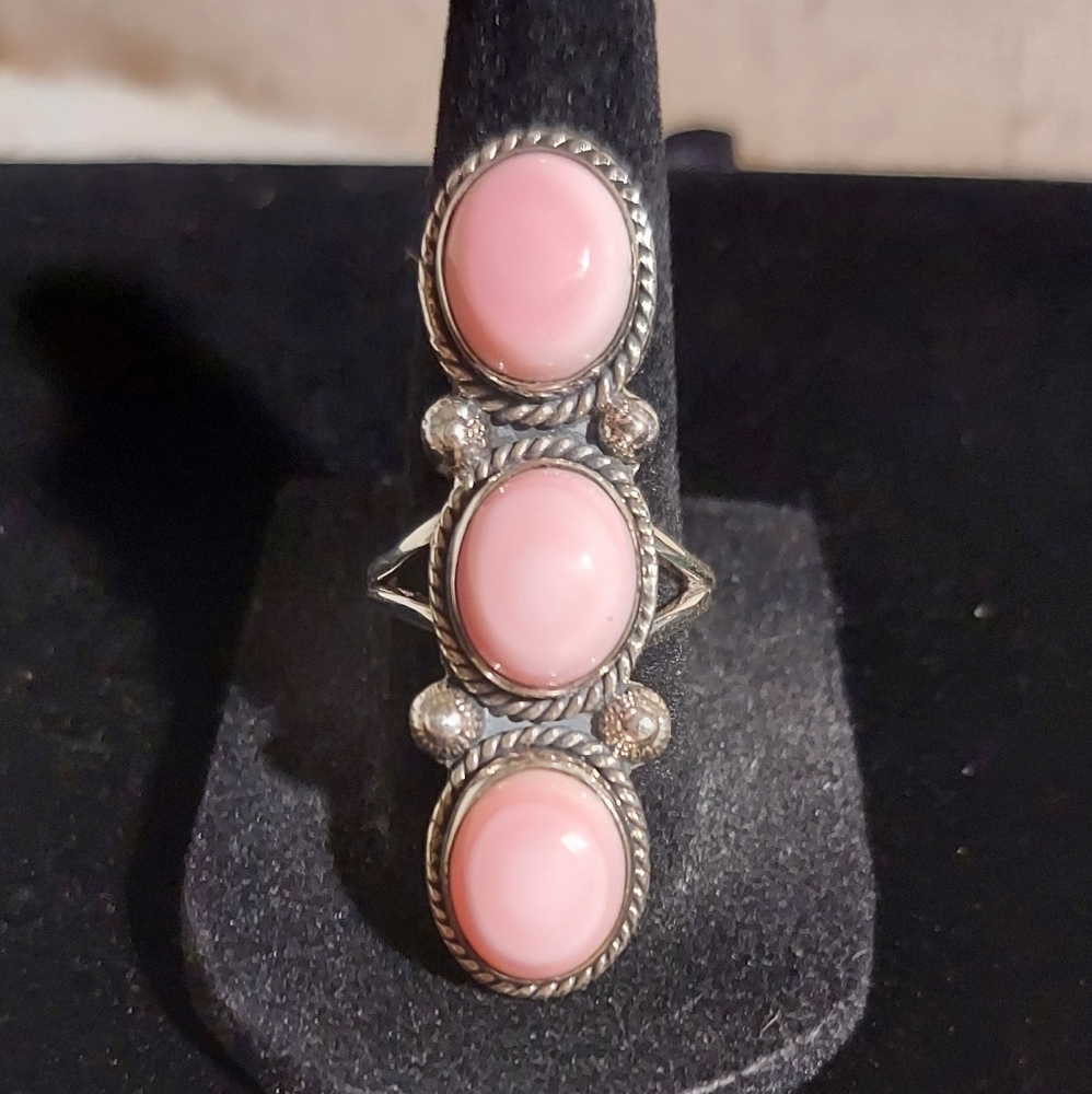 New Sterling Silver & Pink Conch Triple Stone Ring Size 8.5